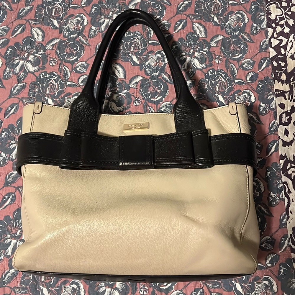 KATE SPADE/ VILLABELLA QUINN AVENUE BLACK BEIGE BOW SHOULDER BAG